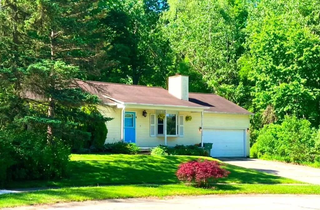 369 Tanglewood Brighton City MI 48116