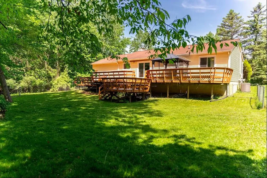 369 Tanglewood Brighton City MI 48116