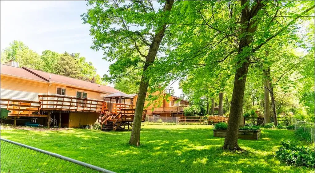 369 Tanglewood Brighton City MI 48116