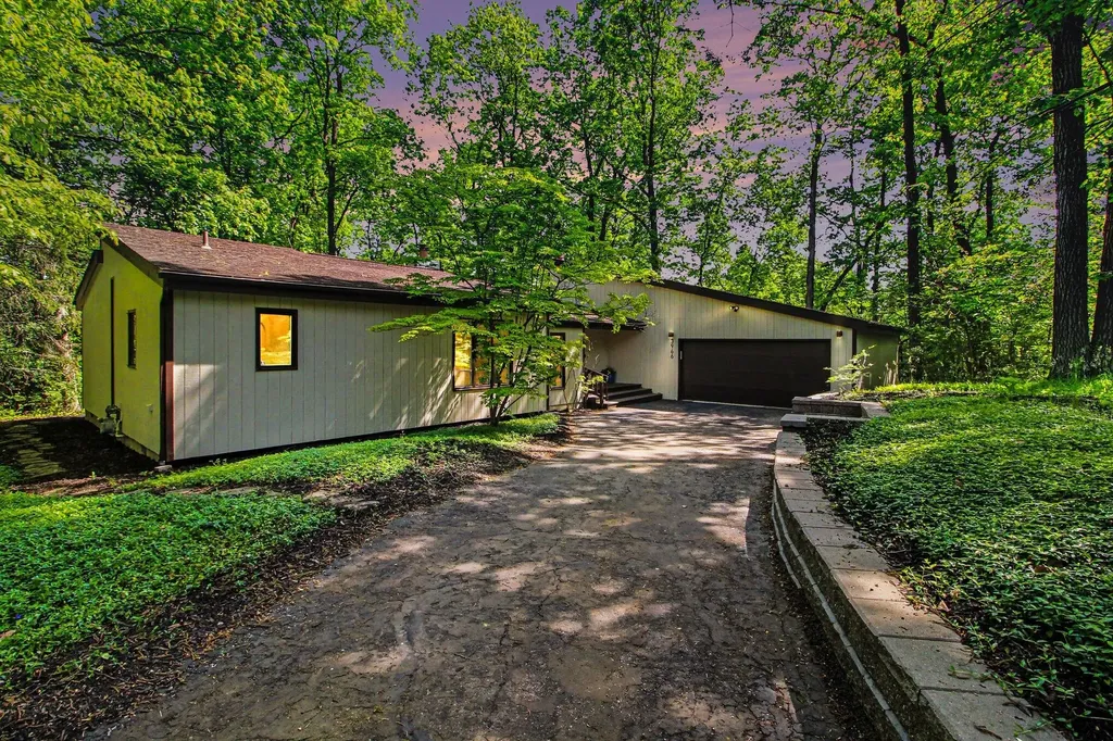 3966 Penberton Drive Ann Arbor City MI 48105
