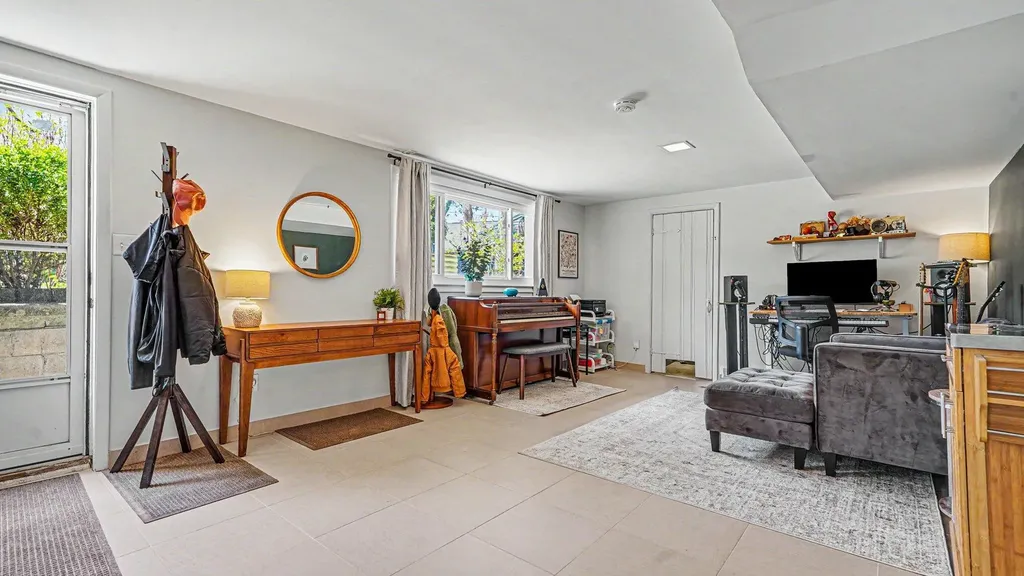 1615 Saunders Crescent Ann Arbor City MI 48103