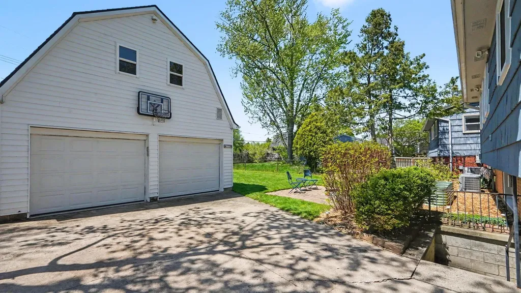 1615 Saunders Crescent Ann Arbor City MI 48103