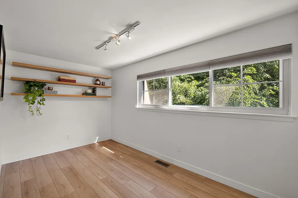 521 Longshore Drive Ann Arbor City MI 48105