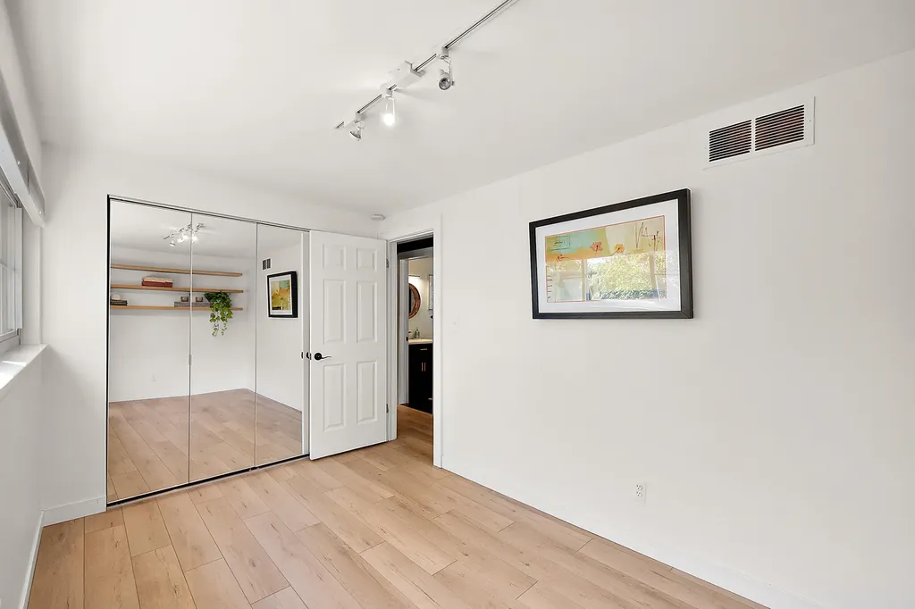 521 Longshore Drive Ann Arbor City MI 48105