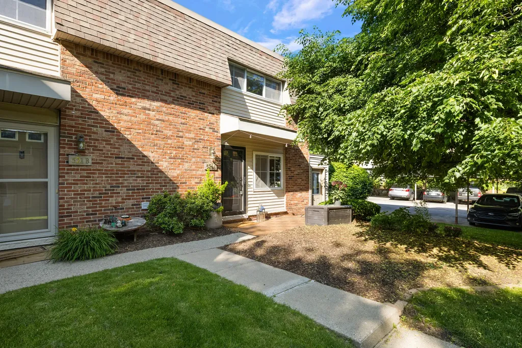 521 Longshore Drive Ann Arbor City MI 48105