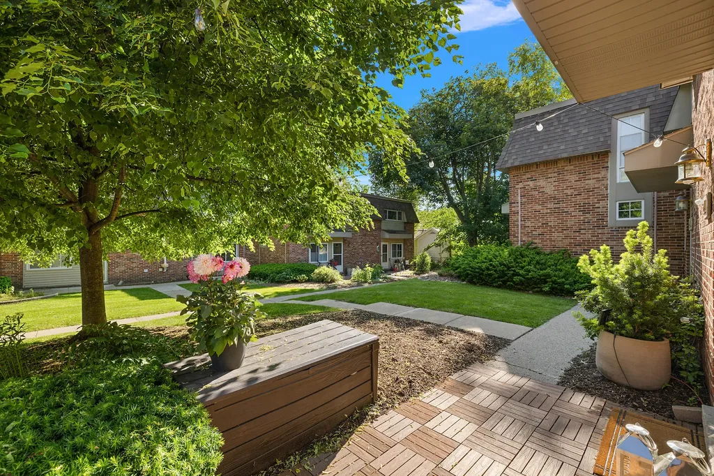 521 Longshore Drive Ann Arbor City MI 48105