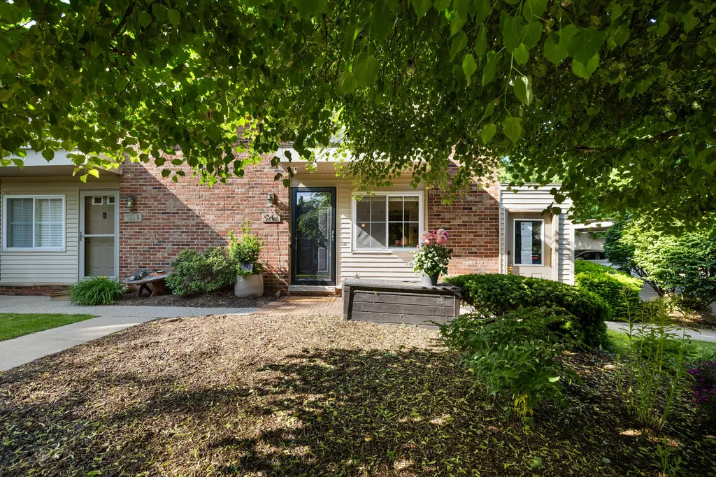 521 Longshore Drive Ann Arbor City MI 48105