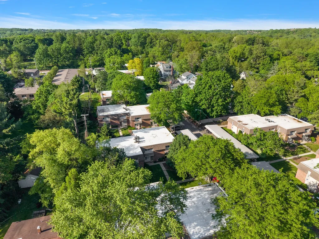 521 Longshore Drive Ann Arbor City MI 48105