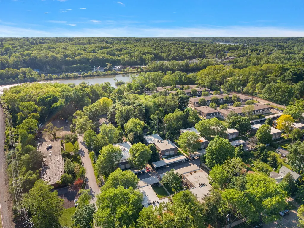 521 Longshore Drive Ann Arbor City MI 48105