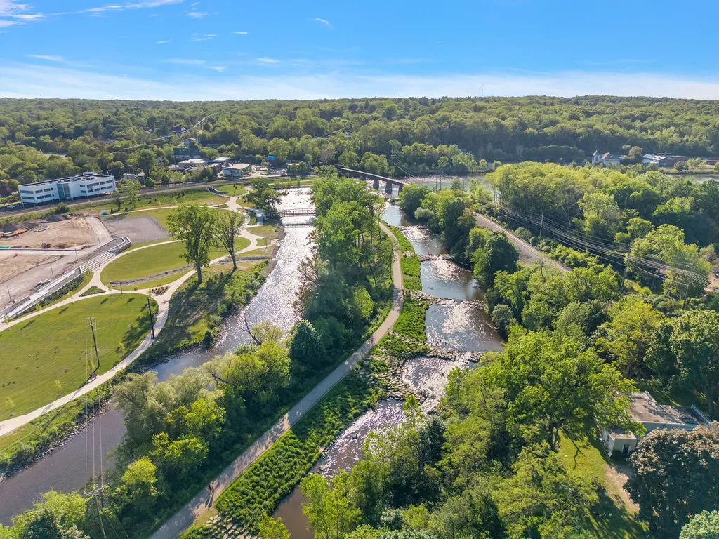 521 Longshore Drive Ann Arbor City MI 48105