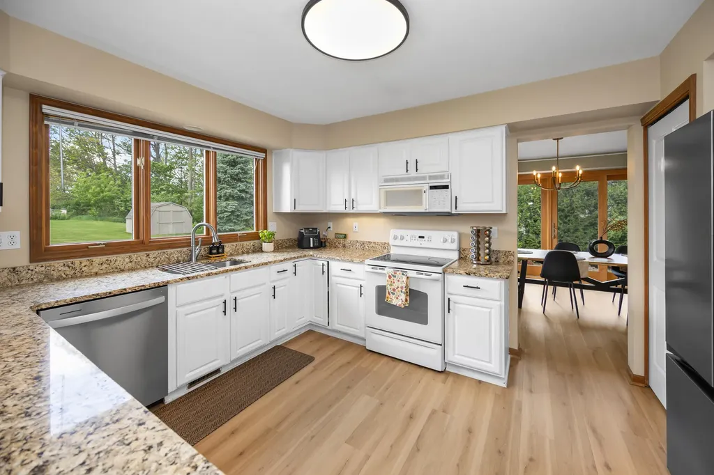 624 Woodhill Drive Saline City MI 48176