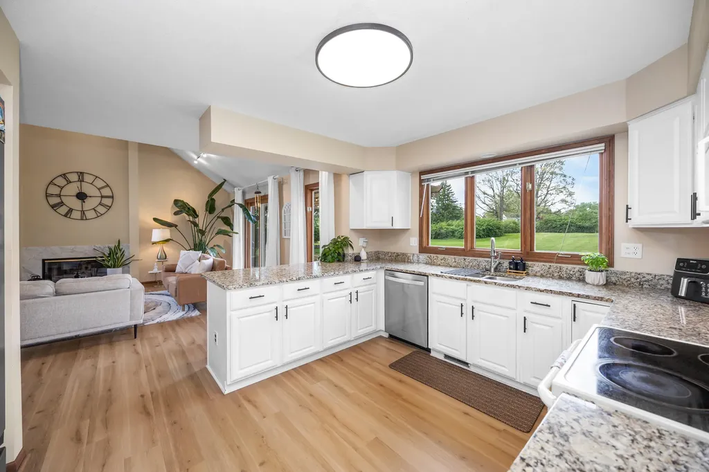 624 Woodhill Drive Saline City MI 48176