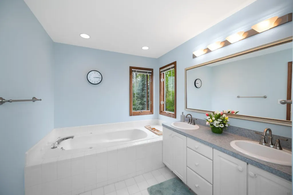 624 Woodhill Drive Saline City MI 48176