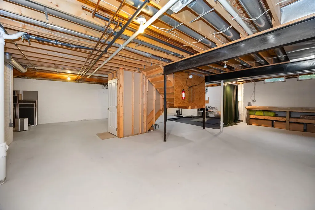 624 Woodhill Drive Saline City MI 48176