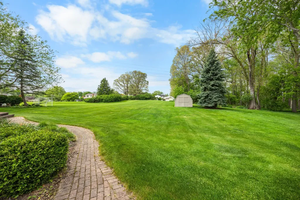 624 Woodhill Drive Saline City MI 48176