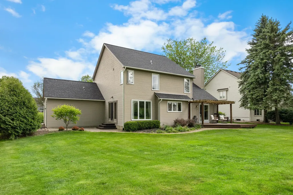 624 Woodhill Drive Saline City MI 48176