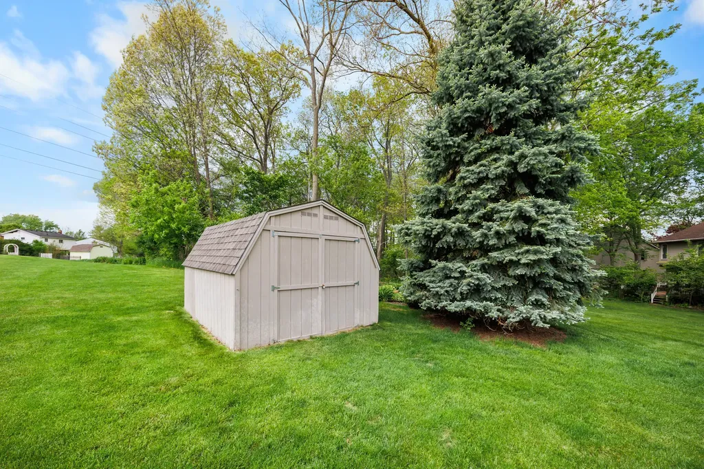 624 Woodhill Drive Saline City MI 48176