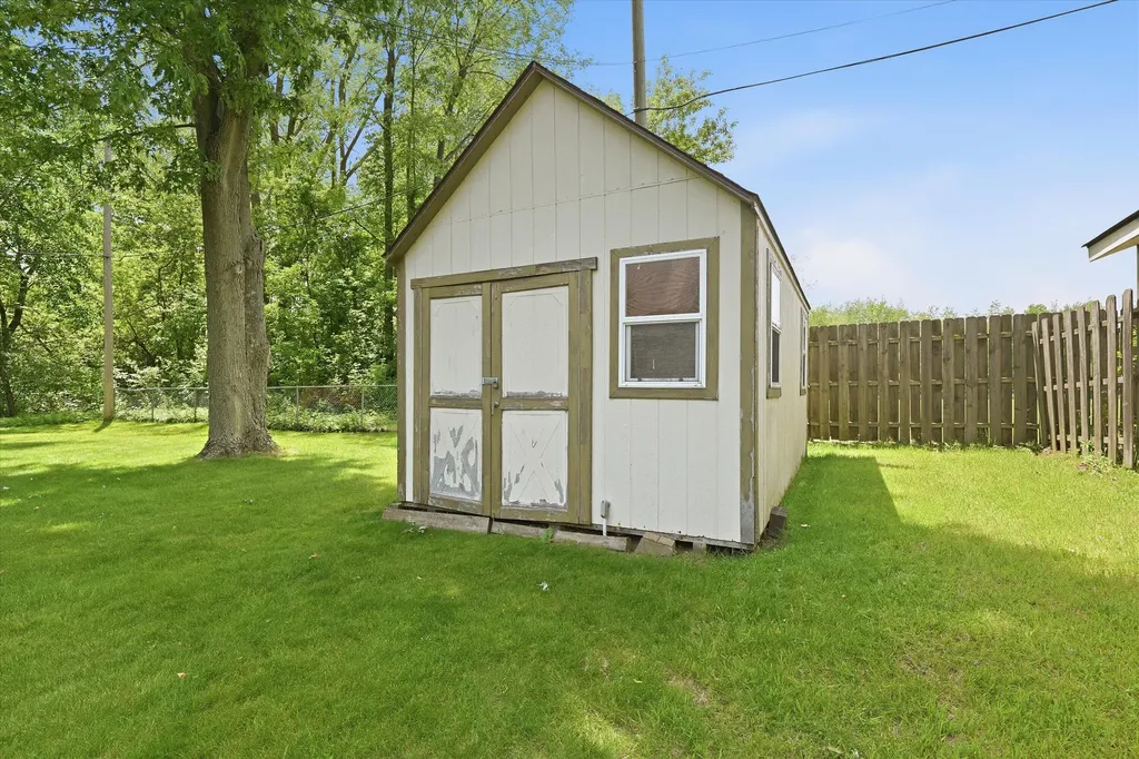 4387 Sunburst Avenue Waterford Charter Township MI 48329