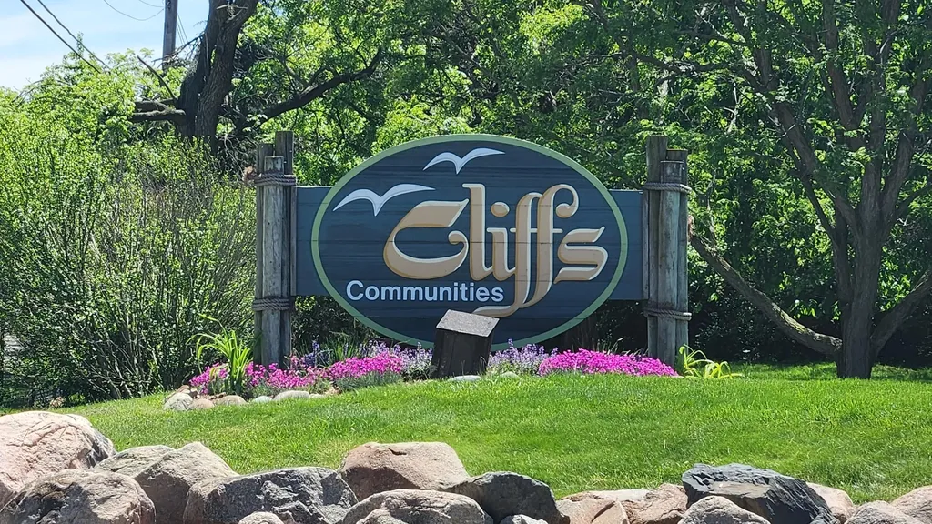 804 Cliffs Drive Ypsilanti Charter Township MI 48198