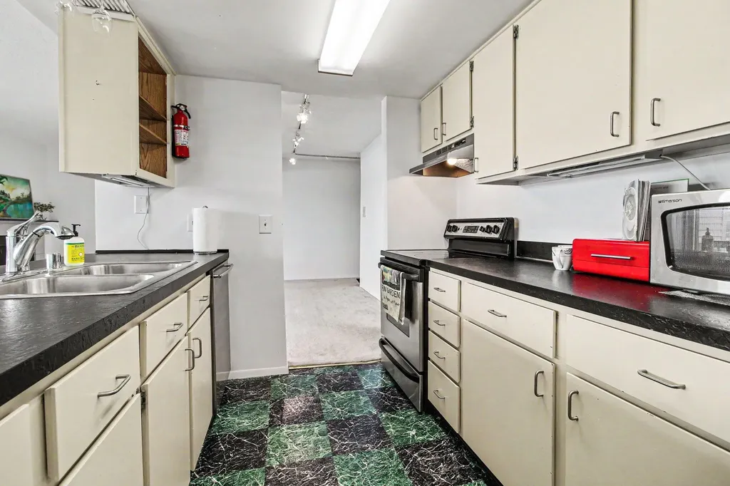 804 Cliffs Drive Ypsilanti Charter Township MI 48198