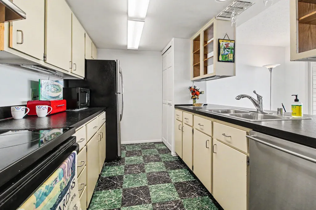 804 Cliffs Drive Ypsilanti Charter Township MI 48198