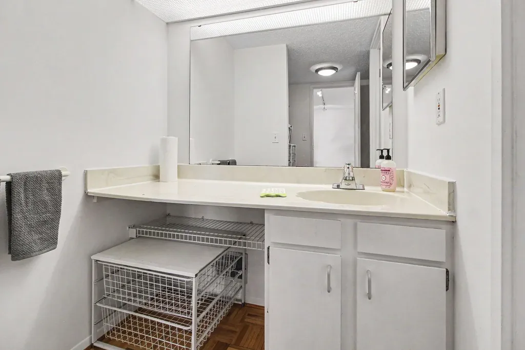 804 Cliffs Drive Ypsilanti Charter Township MI 48198