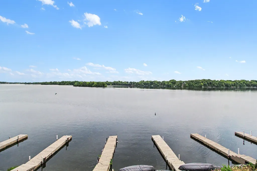 804 Cliffs Drive Ypsilanti Charter Township MI 48198