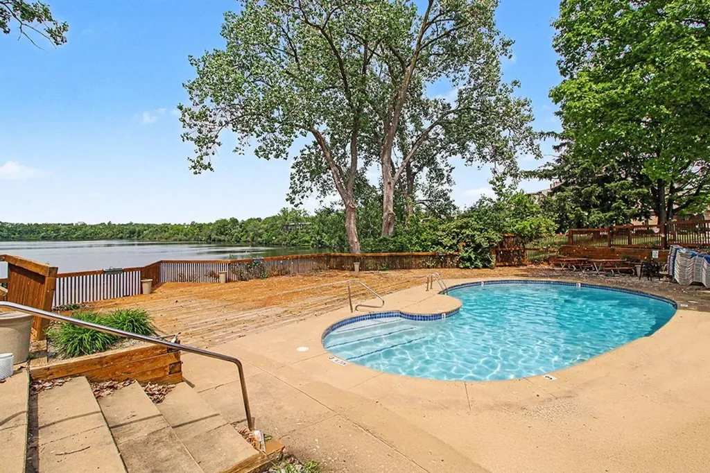 804 Cliffs Drive Ypsilanti Charter Township MI 48198