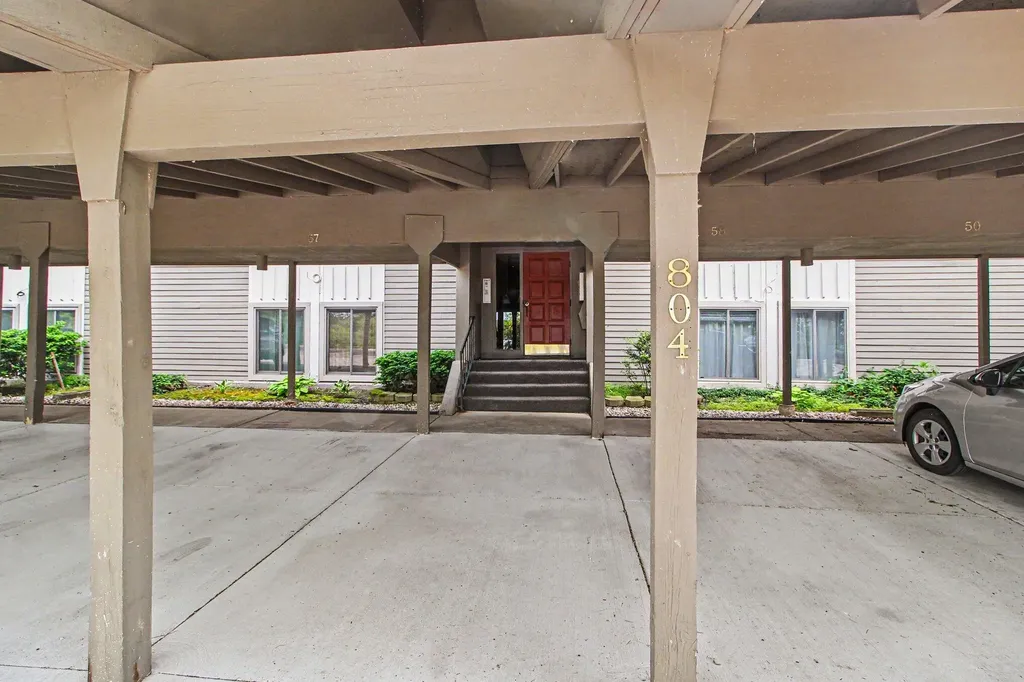 804 Cliffs Drive Ypsilanti Charter Township MI 48198
