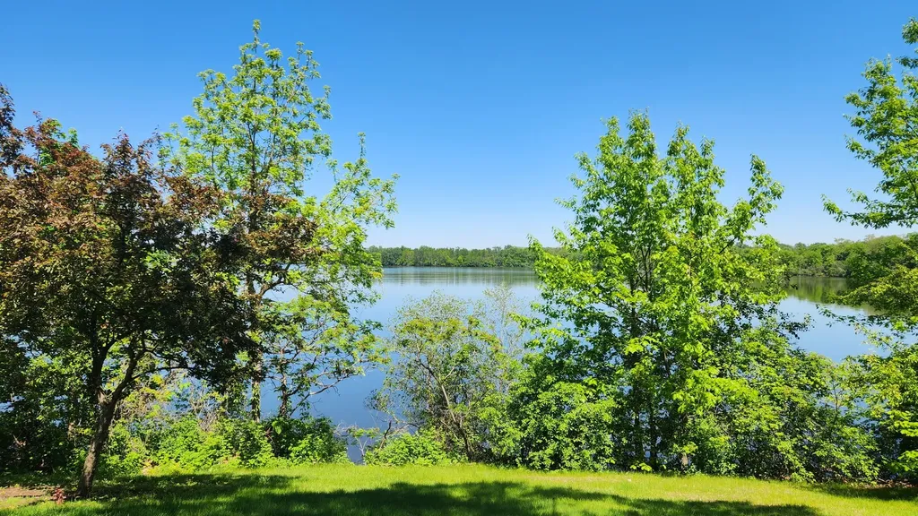 804 Cliffs Drive Ypsilanti Charter Township MI 48198