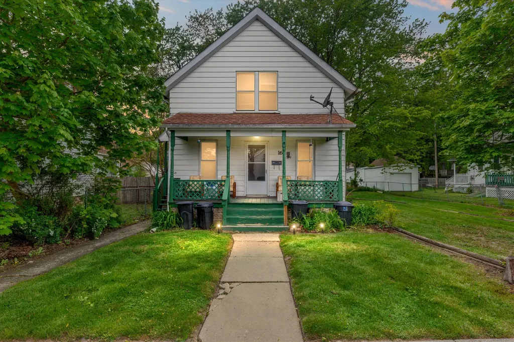 16 Leslie Street Mt. Clemens City MI 48043
