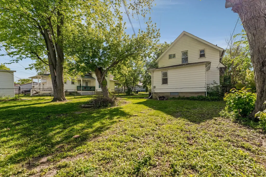 16 Leslie Street Mt. Clemens City MI 48043