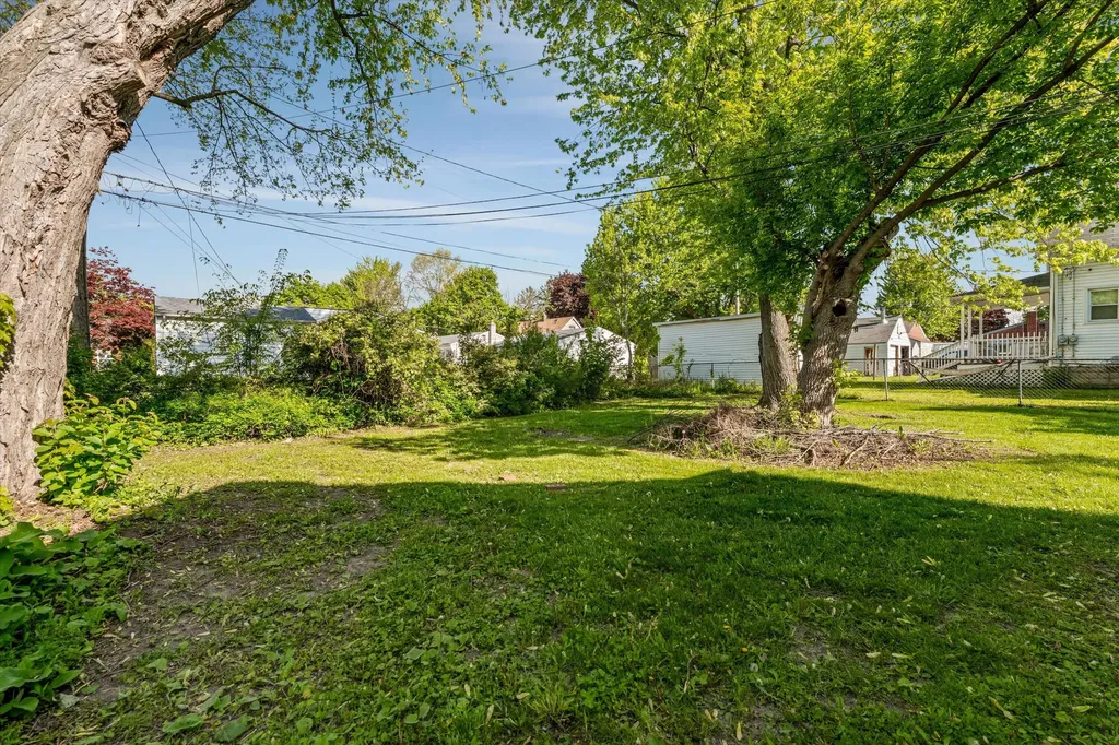 16 Leslie Street Mt. Clemens City MI 48043
