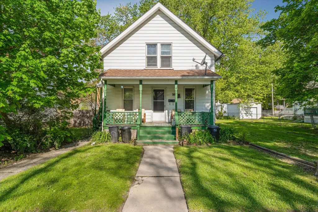 16 Leslie Street Mt. Clemens City MI 48043