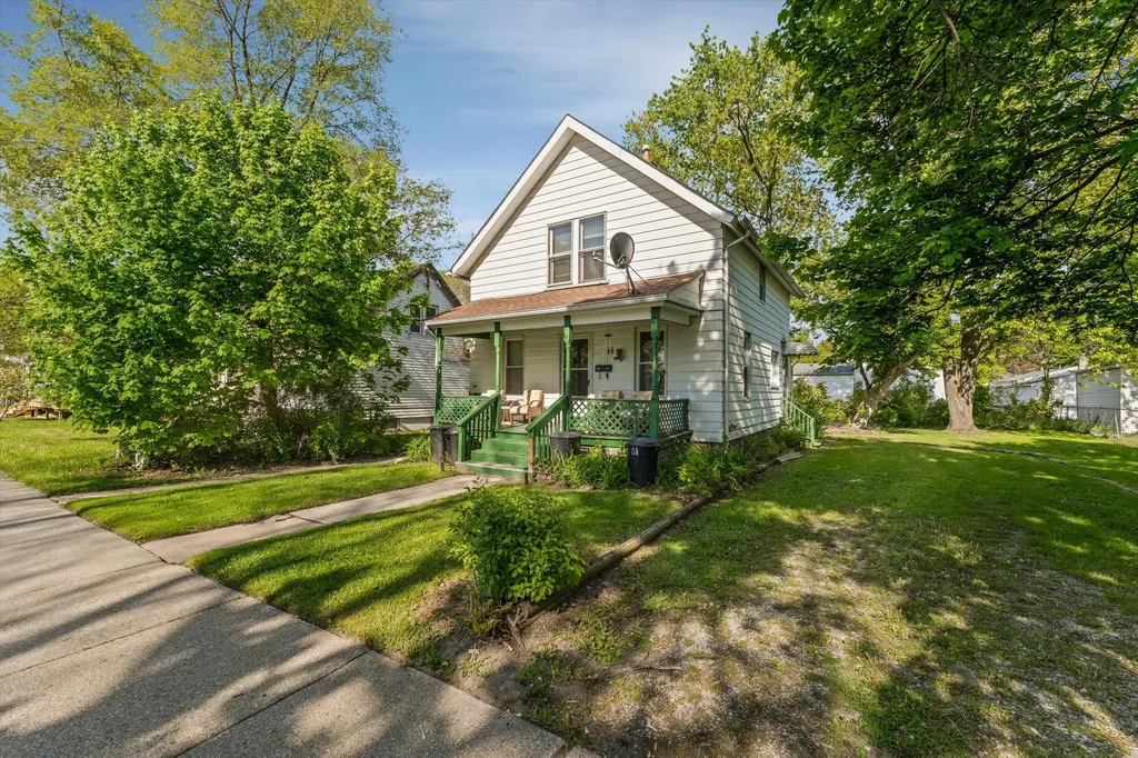 16 Leslie Street Mt. Clemens City MI 48043
