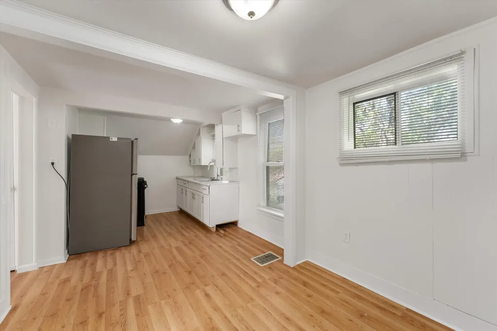 16 Leslie Street Mt. Clemens City MI 48043