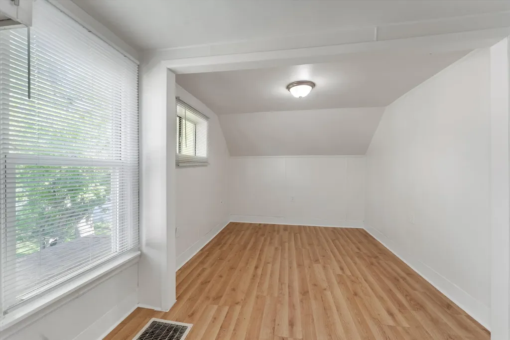 16 Leslie Street Mt. Clemens City MI 48043