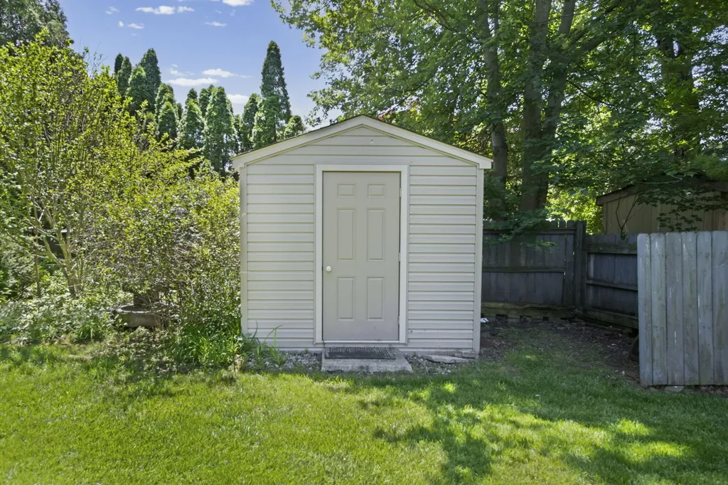 8073 Gandy Court Grosse Ile Township MI 48138