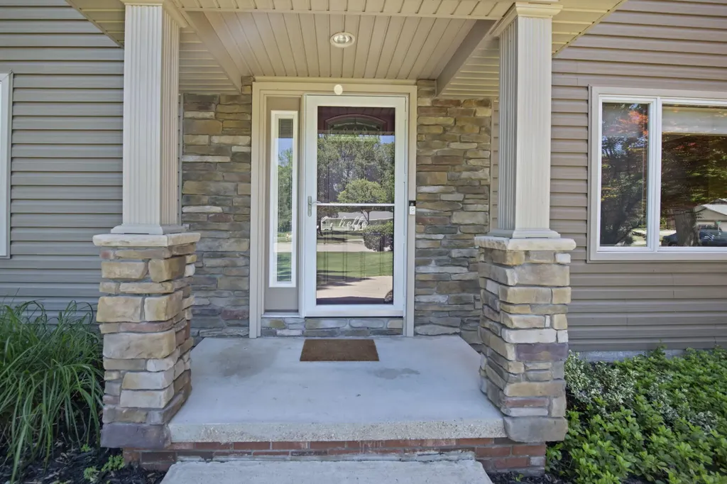 8073 Gandy Court Grosse Ile Township MI 48138