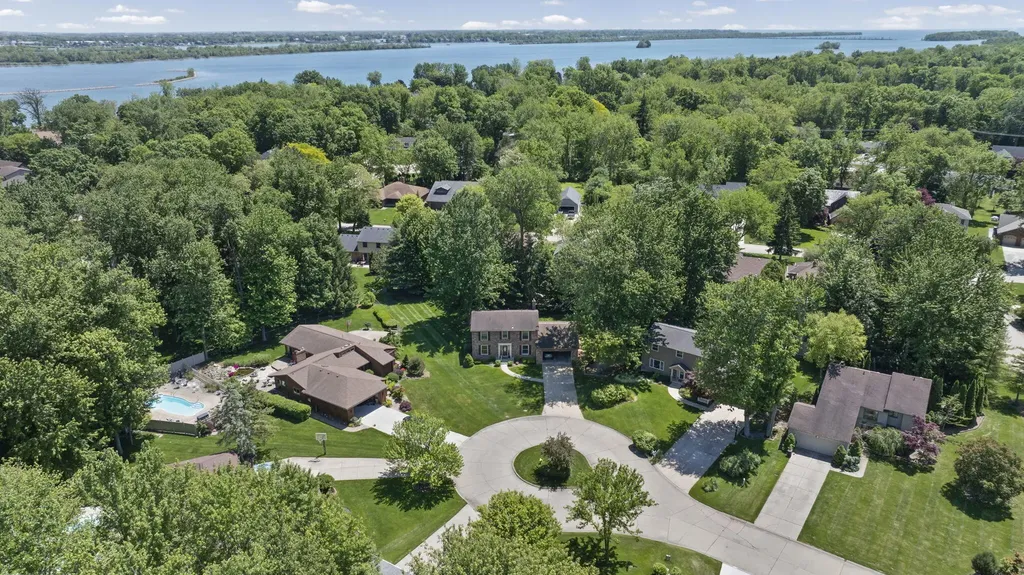 8073 Gandy Court Grosse Ile Township MI 48138