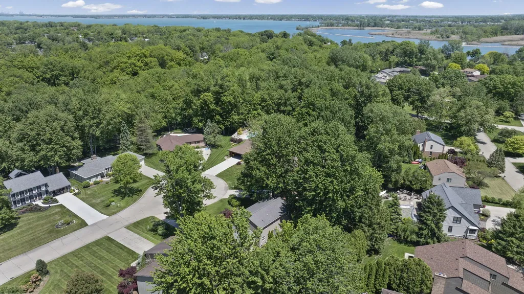 8073 Gandy Court Grosse Ile Township MI 48138