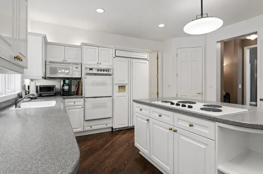 35700 Cross Creek N Farmington Hills City MI 48331