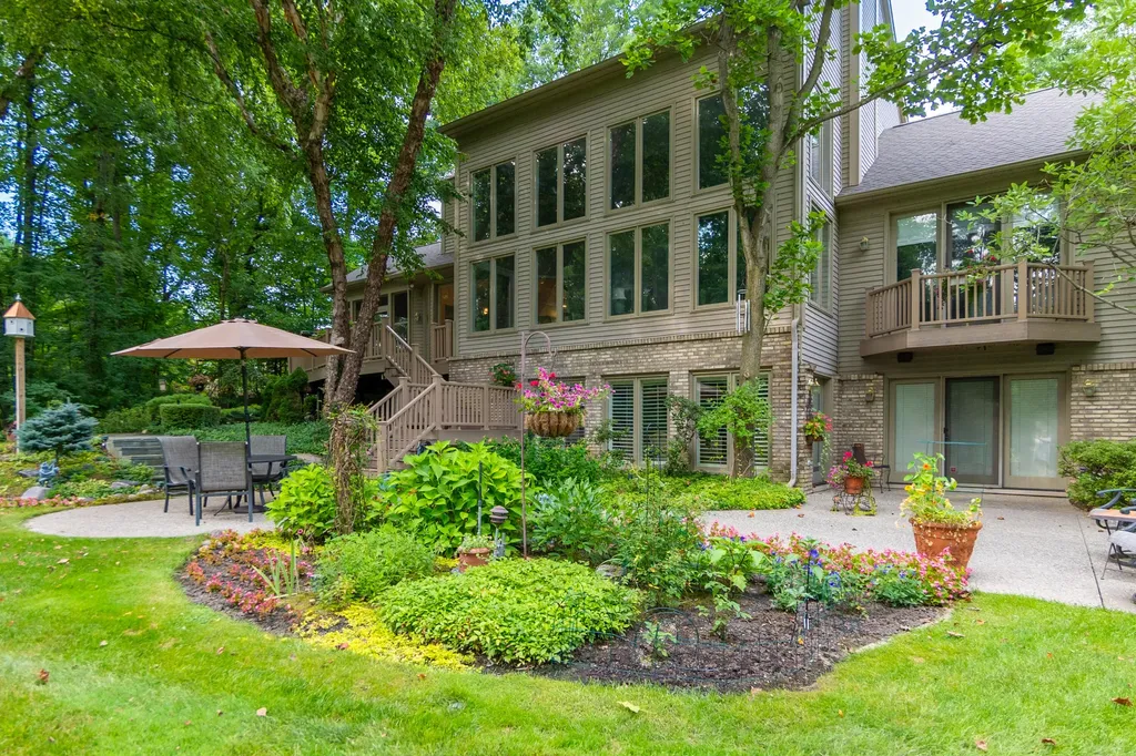 35700 Cross Creek N Farmington Hills City MI 48331