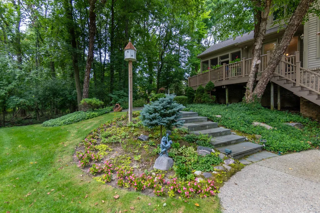35700 Cross Creek N Farmington Hills City MI 48331