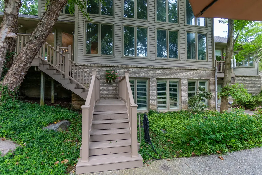 35700 Cross Creek N Farmington Hills City MI 48331