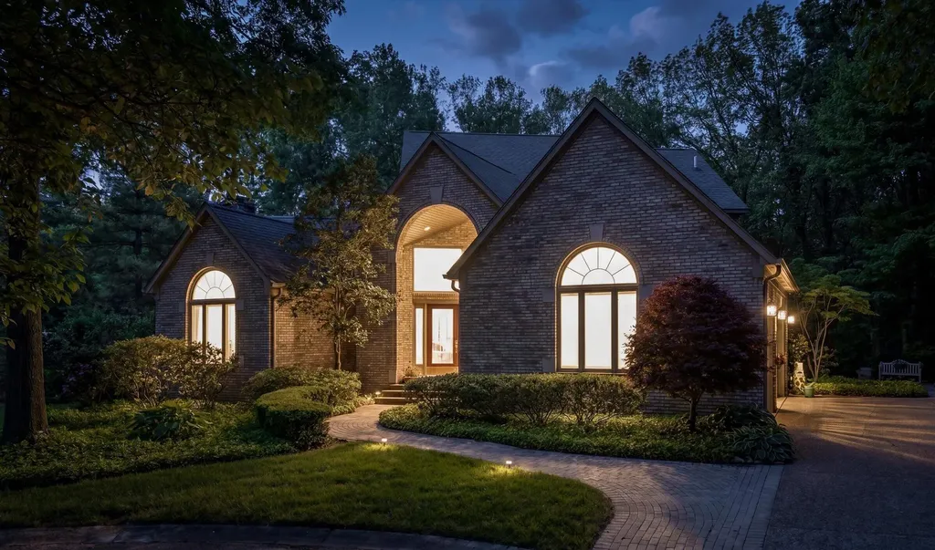 35700 Cross Creek N Farmington Hills City MI 48331