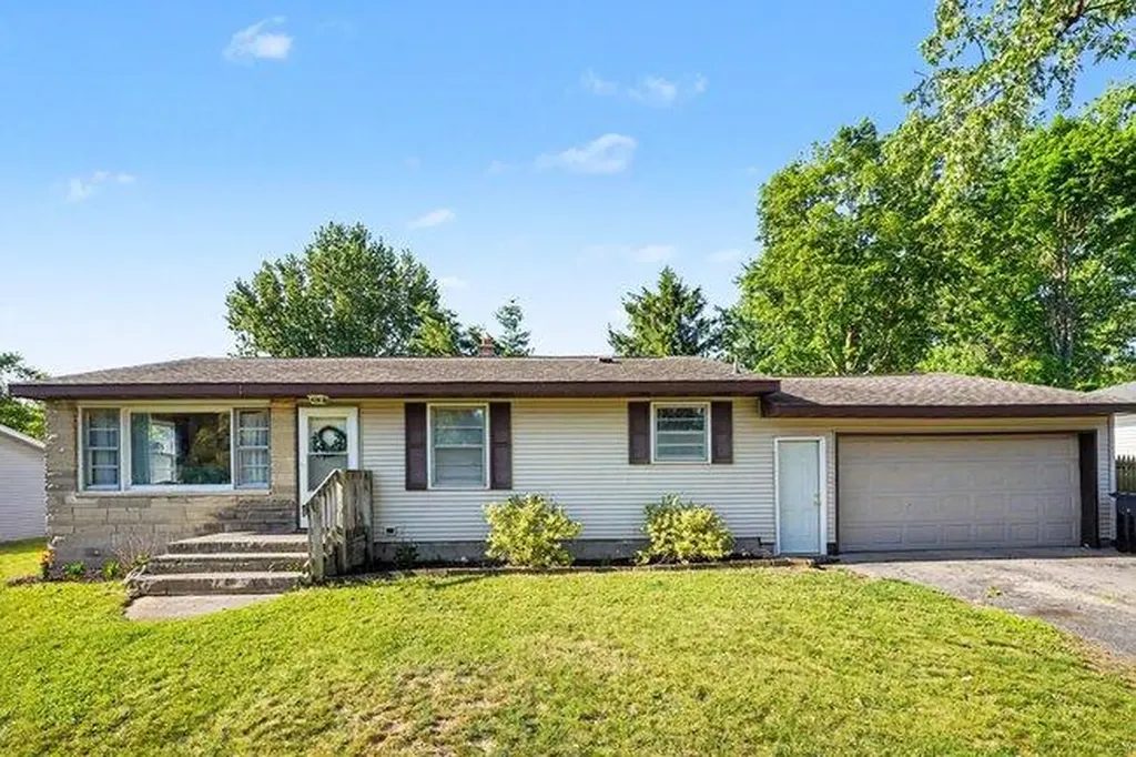 33150 Evelyn Avenue Antwerp Township MI 49079