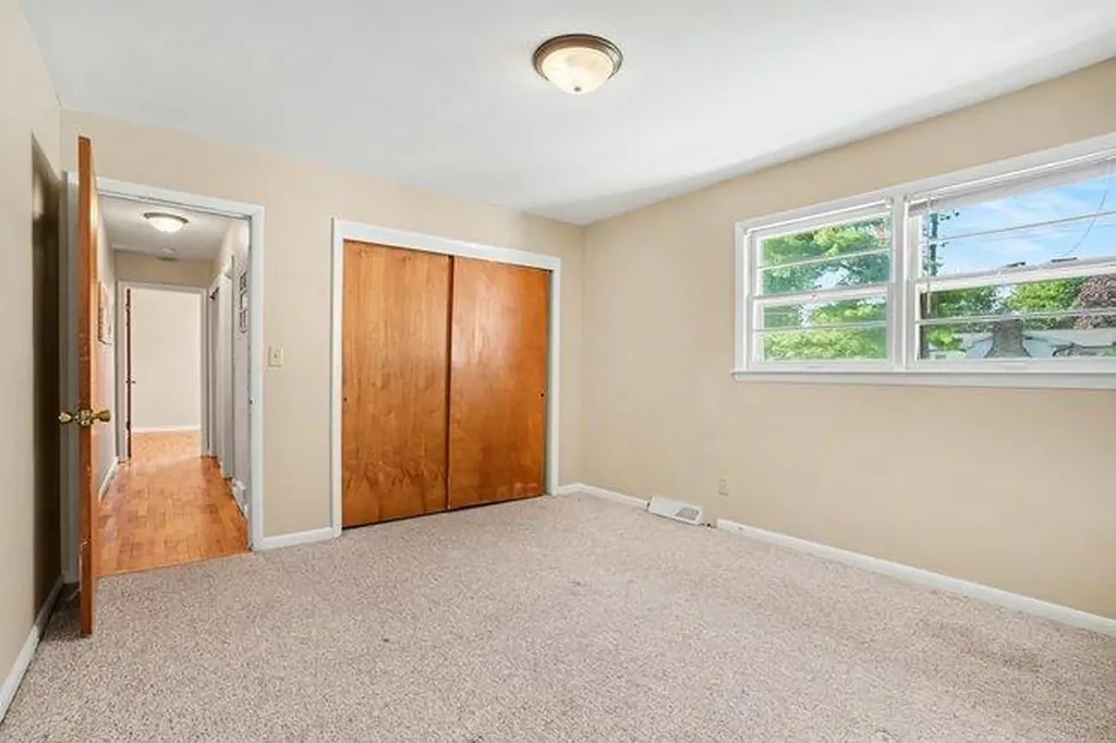 33150 Evelyn Avenue Antwerp Township MI 49079