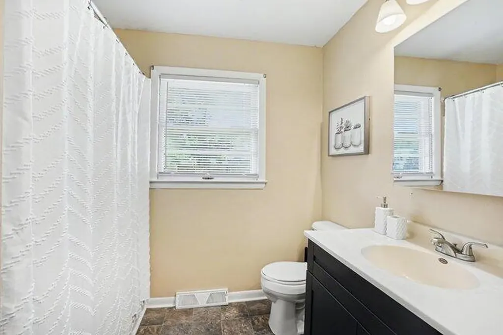 33150 Evelyn Avenue Antwerp Township MI 49079