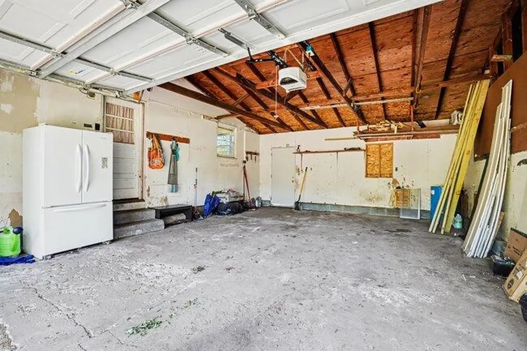 33150 Evelyn Avenue Antwerp Township MI 49079